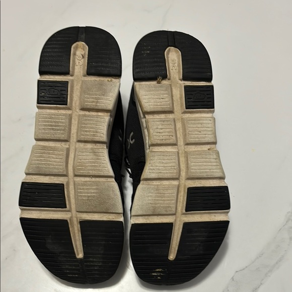 On cloud sneakers - Picture 4 of 5